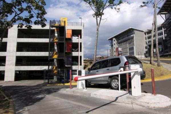Aviso acceso vehicular